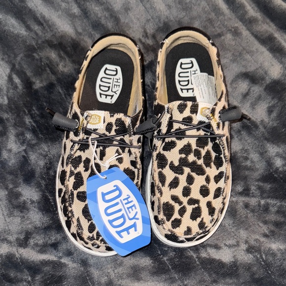 Hey Dude Women’s Tan and Black Moccasins - Picture 1 of 6
